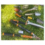 W - LOT OF YARD MAINTENANCE HAND TOOLS (Y71)