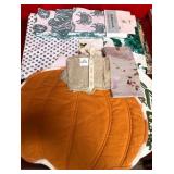 43 - NEW WMC LOT OF KITCHEN TOWELS & PLACEMATS