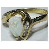 10KT YELLOW GOLD OPAL & DIAMOND RING 2.71 GRS