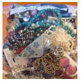 11 - BAG OF MIXED COSTUME JEWELRY (D3)