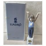11 - LLADRO OLYMPIC CHAMPION FIGURINE (B287)