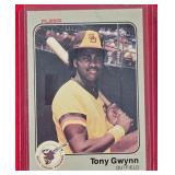 N - TONY GWYNN PADRES FLEER BASEBALL CARD (A95)