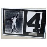 N - WILLIE MAYS SIGNED #4 W/ PHOTO FRAMED (B242)