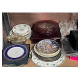 378 - DECORATIVE PLATES & GLASSWARE LOT (Z10)