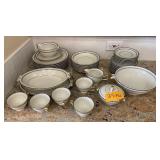 W - 35PC FINE CHINA DINNER SET