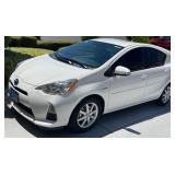 W - 2012 TOYOTA PRIUS C HYBRID -LOW MILLEAGE