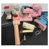 N - MIXED LOT OF VINTAGE TOY APPLIANCES (N140)