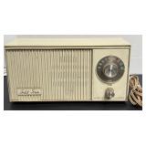 N - VINTAGE GENERAL ELECTRIC SOLID STATE AM RADIO