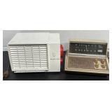 N - LOT OF 2 VINTAGE RADIOS (N124)