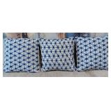 375 - LOT OF 3 ACCENT PILLOWS (O30)