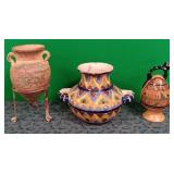 11 - LOT OF 3 CERAMIC COLLECTIBLES (P17)