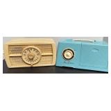 N - LOT OF 2 VINTAGE RADIOS (N147)