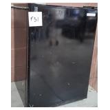 460 - INSIGNIA MINI REFRIGERATOR (F31)
