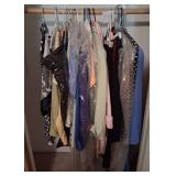 T - LOT OF CLOTHES (F33)