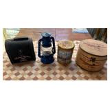 T - VINTAGE TINS & LANTERN (Y13)