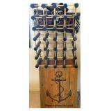 T - WOOD WINE RACK WITH ANCHOR