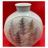P - VINTAGE BAVARIAN PORCELAIN VASE 11'T (435)