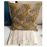 43 - NEW WMC TOSS PILLOW & THROW BLANKET 9A74)