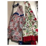 43 - NEW WMC LOT OF 2 APRONS (A26)