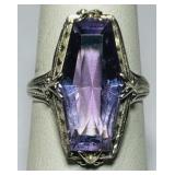 A VINTAGE 18KT GOLD AMETHYST RING 4.90GRS