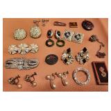 436 - MIXED LOT OF COSTUME JEWELRY (H63)
