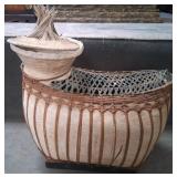 303 - HANDWOVEN DECORATIVE BASKET (N67)
