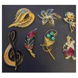 13 - LOT OF SEVEN COSTUME JEWELRY BROOCHES (2)