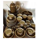R - 50 PIECES FITZ & FLOYD MEDAILLON D'OR DISHES