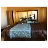 Q - KING BED WALL UNIT WITH MATTRESS & BEDDING(M38