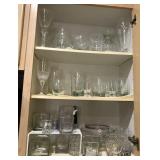 R - MIXED LOT OF GLASSWARE (K10)