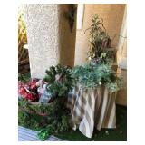 R - MIXED LOT OF HOLIDAY DECORATIONS (Y3)