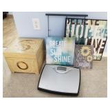 Q - BATHROOM SCALE, ART / WALL DECOR, BOX (R14)