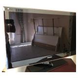 R - SAMSUNG 43' TV WITH REMOTE (C9)