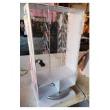 W - DISPLAY CASE (G138)