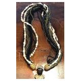 W - COSTUME JEWELRY BEADED NECKLACE (L20)