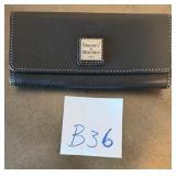 D - DOONEY & BOURKE CLUTCH (B36)
