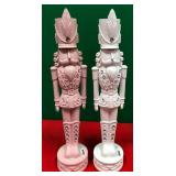 43 - DECORATIVE NUTCRACKER FIGURE SET (K136)