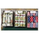 43 - DECORATIVE CHRISTMAS CRACKER SETS