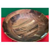 43 - HANDCRAFTED WOOD SERVING BOWL (K23)