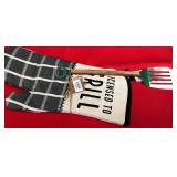 43 - KITCHEN TEXTILE AND UTENSIL SET (K255)