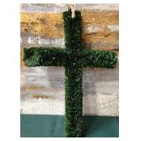 43 - DECORATIVE GREENERY WALL CROSS