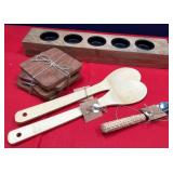 43 - WOOD KITCHEN ACCESSORY SET (K307)