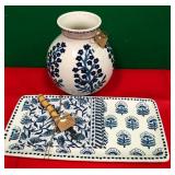 43 - BLUE WHITE CERAMIC VASE PLATTER SET (K194)