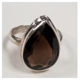 700 - STERLING SILVER RING SIZE 8 (E11)