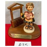 N - GOEBEL COLLECTORS CLUB HUMMEL FIGURINE (A35)