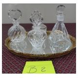 N - VINTAGE PERFUME BOTTLES WITH MIRRORED TRAY (B2