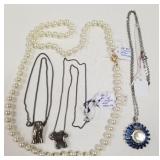 700 - MIXED LOT VINTAGE NECKLACES (E82)