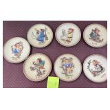 N - SEVEN PIECES COLLECTIBLE HUMMEL PLATES (B38)