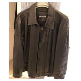 T - PIERRE CARDIN LEATHER JACKET SIZE XL (L150)