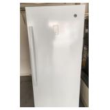 393 -  GE REFRIGERATOR/FREEZER